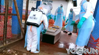 Congo Ebola death toll tops 1,400 as vaccine trials start